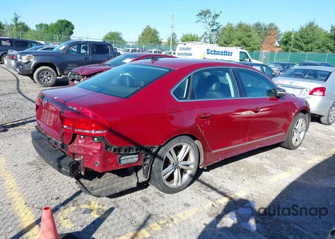 2015 Volkswagen Passat 1.8T Se z USA, uszkodzony, nr VIN 1VWBT7A3XFC066237